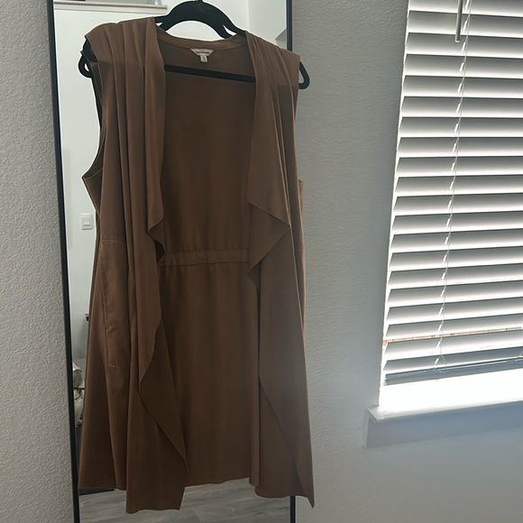 Max Studio Suede Vest - Picture 2 of 3